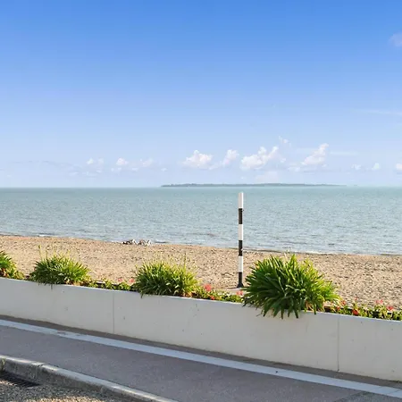 Holiday home Stunning In