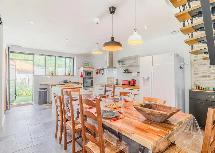 Stunning In * Surgères